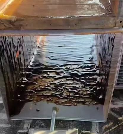 Robotic cleaning in kitchen extractor ducts 油煙管道機械人清洗油污
